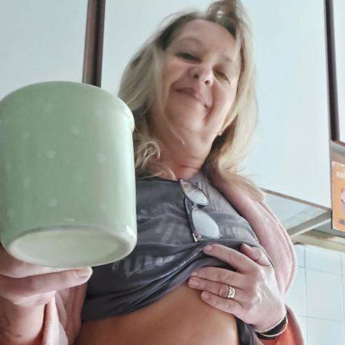 begint de eenzaamheid in mijn vel te kruipen.